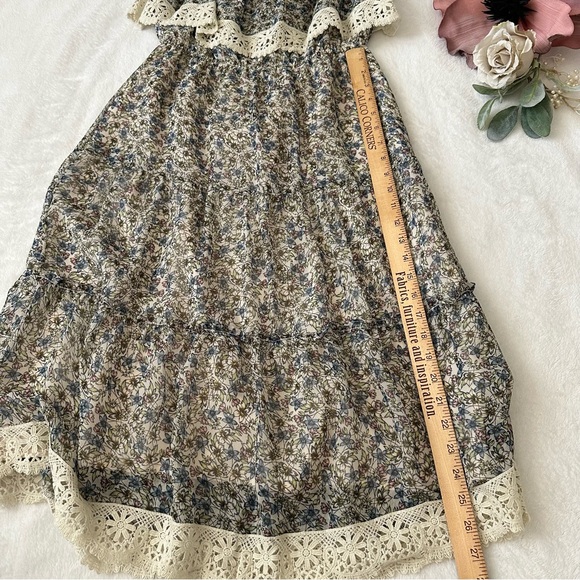 Cupcakes and Cashmere Deda Dress in Oatmeal Small - Picture 4 of 11